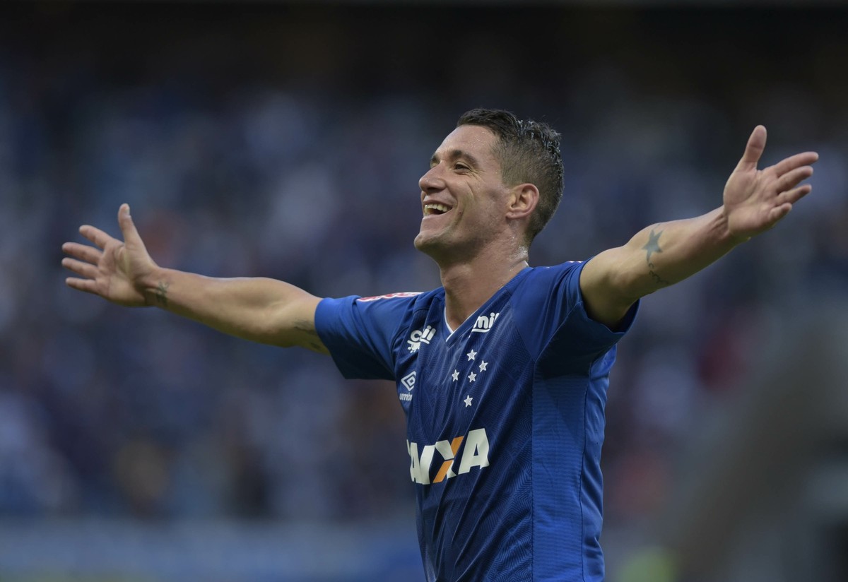 Thiago Neves participa de mais da metade dos gols e se firma como ...