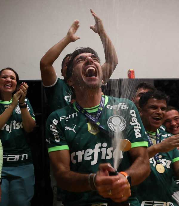 Abel Ferreira dá resposta otimista sobre permanência no Palmeiras: 