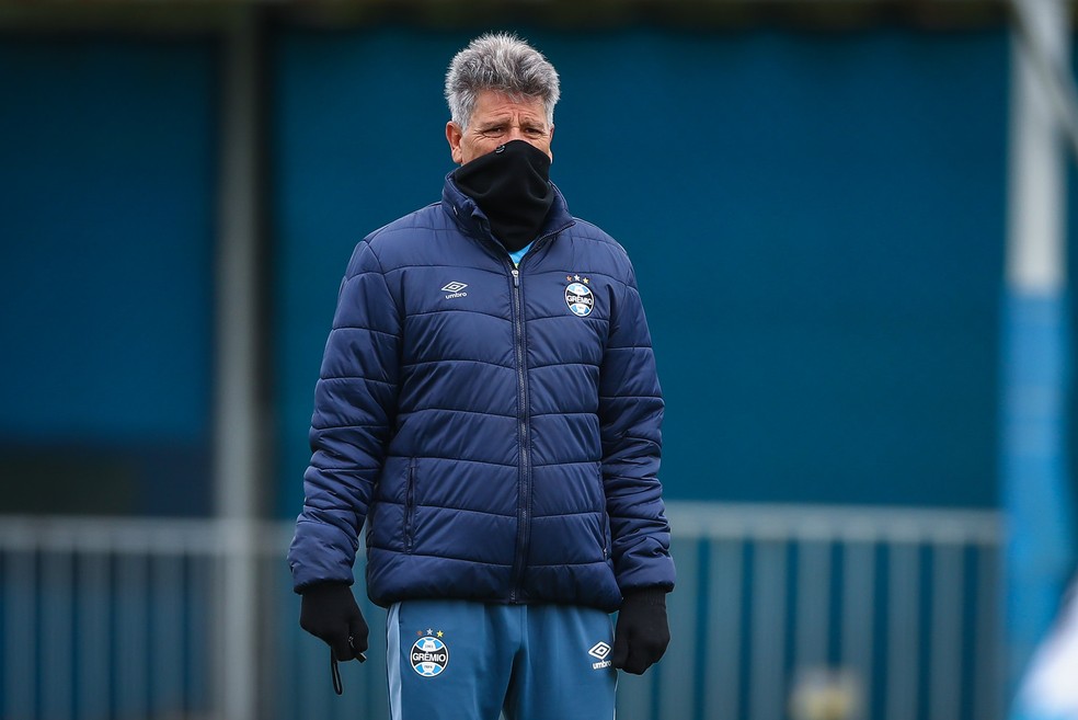Renato comanda treino do Grêmio no CT Luiz Carvalho — Foto: Lucas Uebel/Divulgação Grêmio