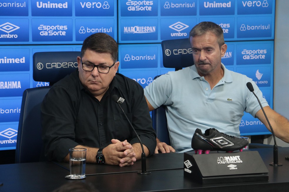 Dirigente do Grêmio critica arbitragem, comenta pedidos de Quinteros e confirma reforços