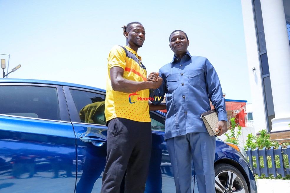 Benjamin Asare ganhou carro de torcedor do clube — Foto: Divulgação/ Hearts of Oak