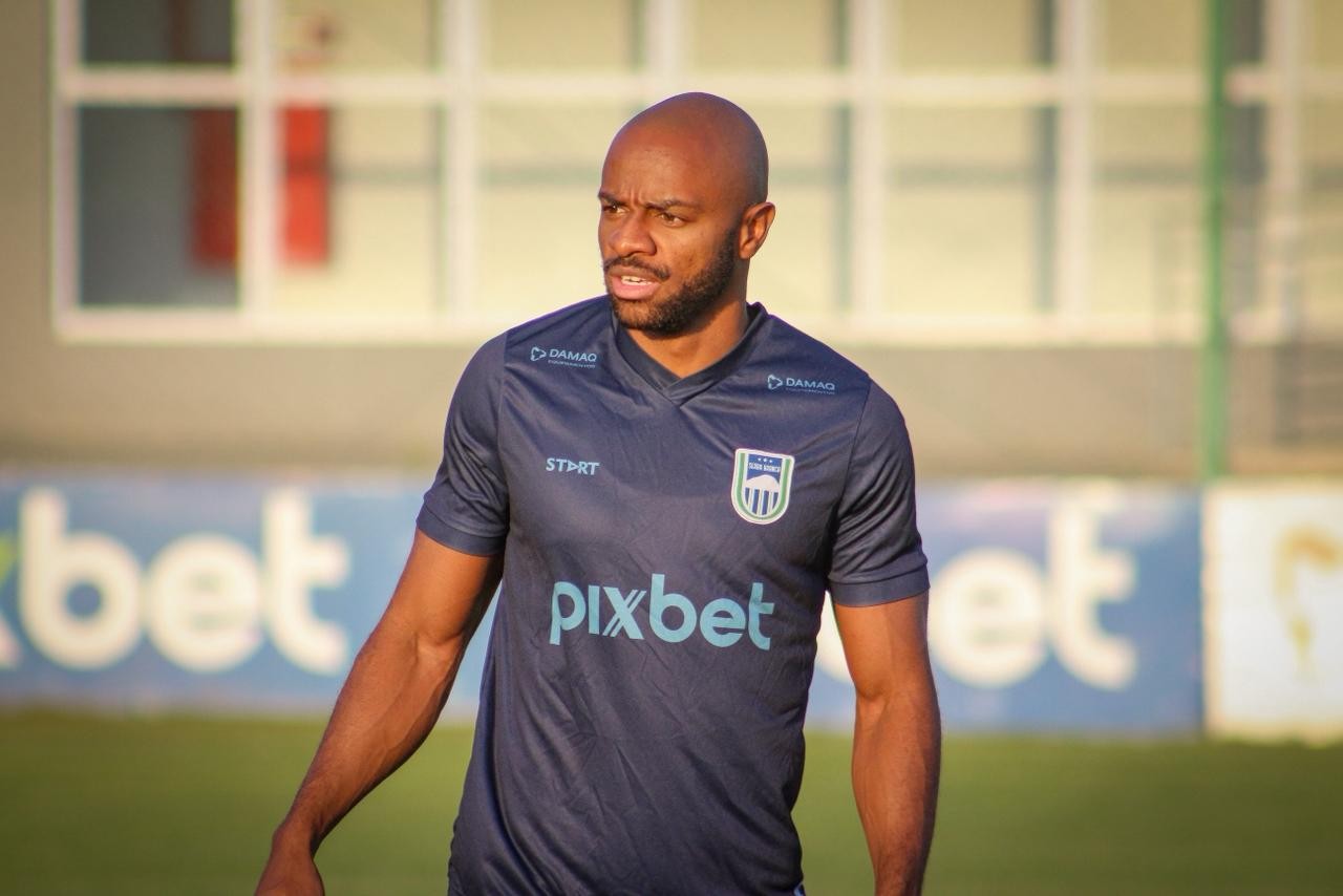 Serra Branca dispensa trio para focar na temporada