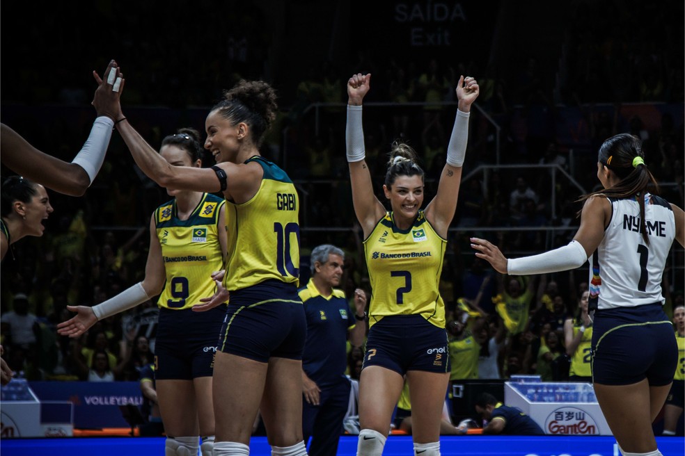 A seleção feminina está invicta na Liga das Nações 2024 — Foto: FIVB