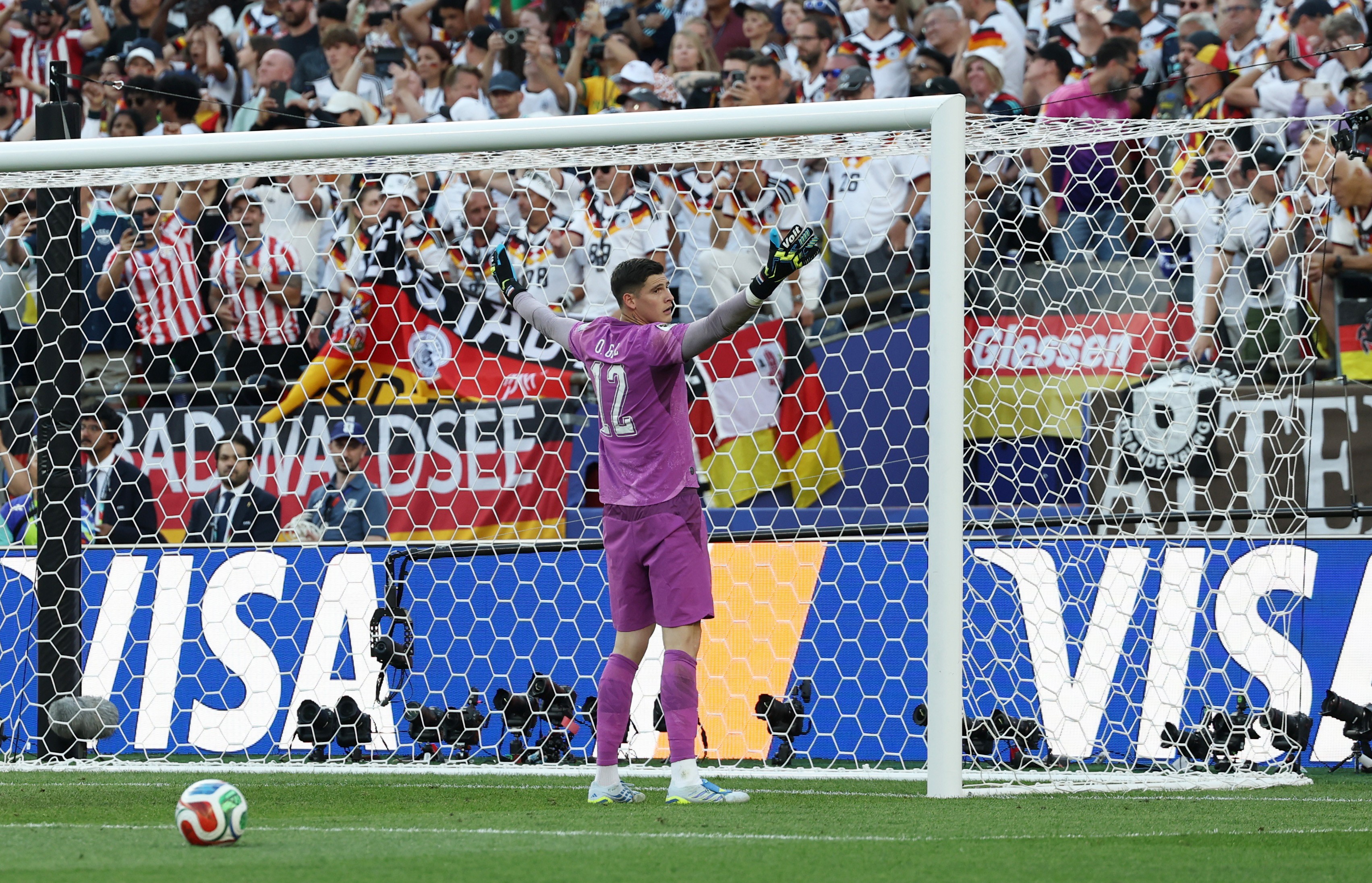 Quem é o goleiro de 1,98m do Paraguai que lidera power ranking da Fifa na Copa do Mundo