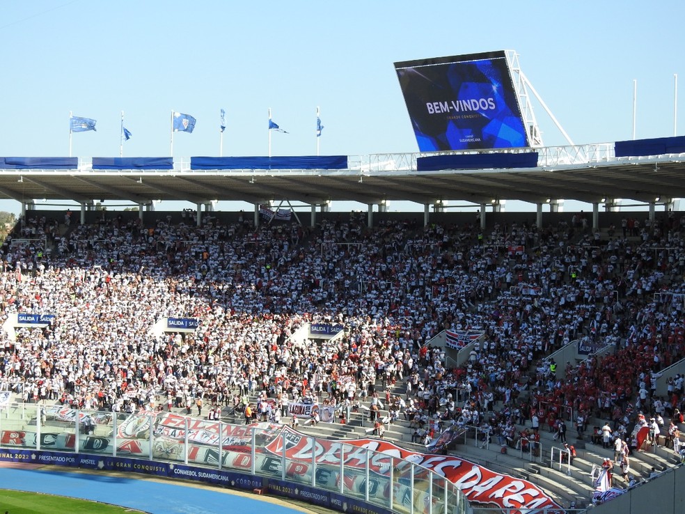 Torcida do São Paulo no Mario Kempes para a final da Sul-Americana — Foto: Eduardo Rodrigues