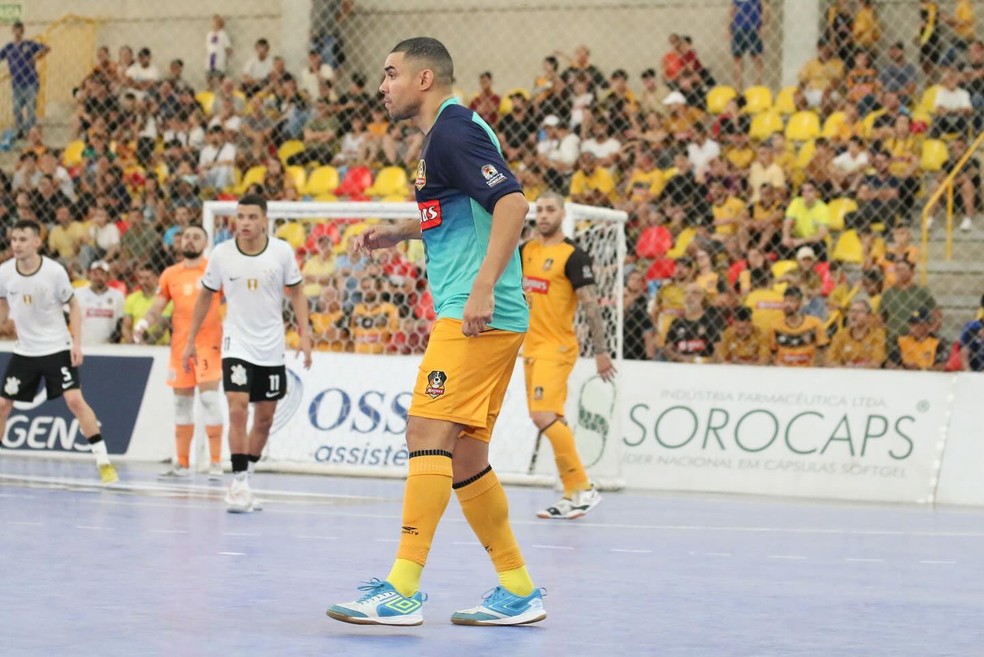 Pepita foi o goleiro-linha de Sorocaba na final contra o Corinthians — Foto: Guilherme Mansueto/Magnus Futsal