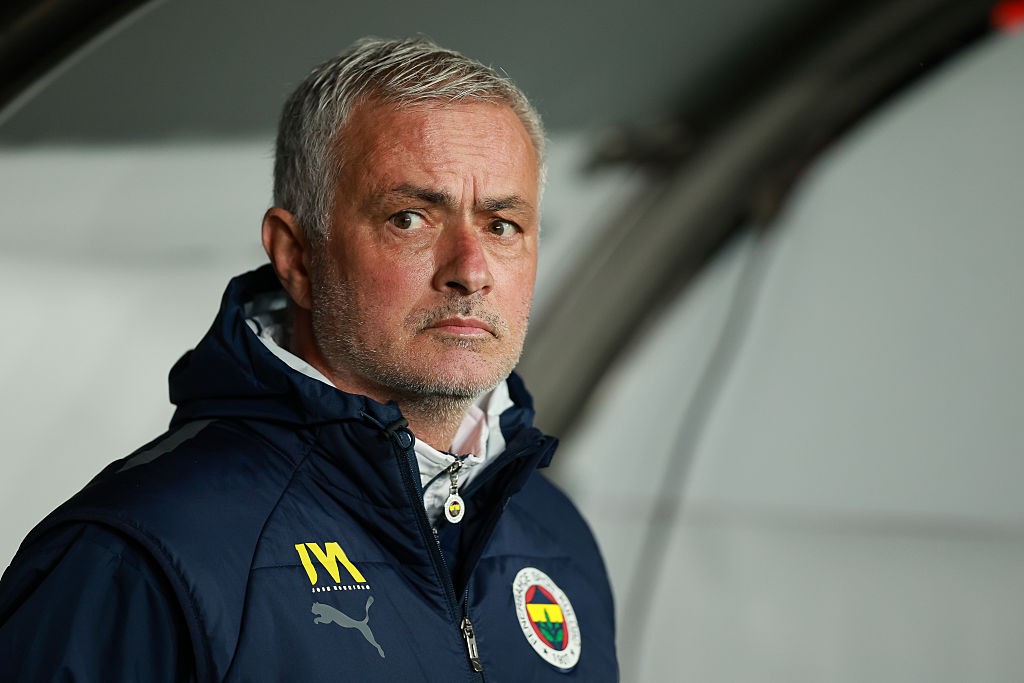 Ídolo do Fenerbahçe pede saída de Mourinho: "Péssimo treinador"