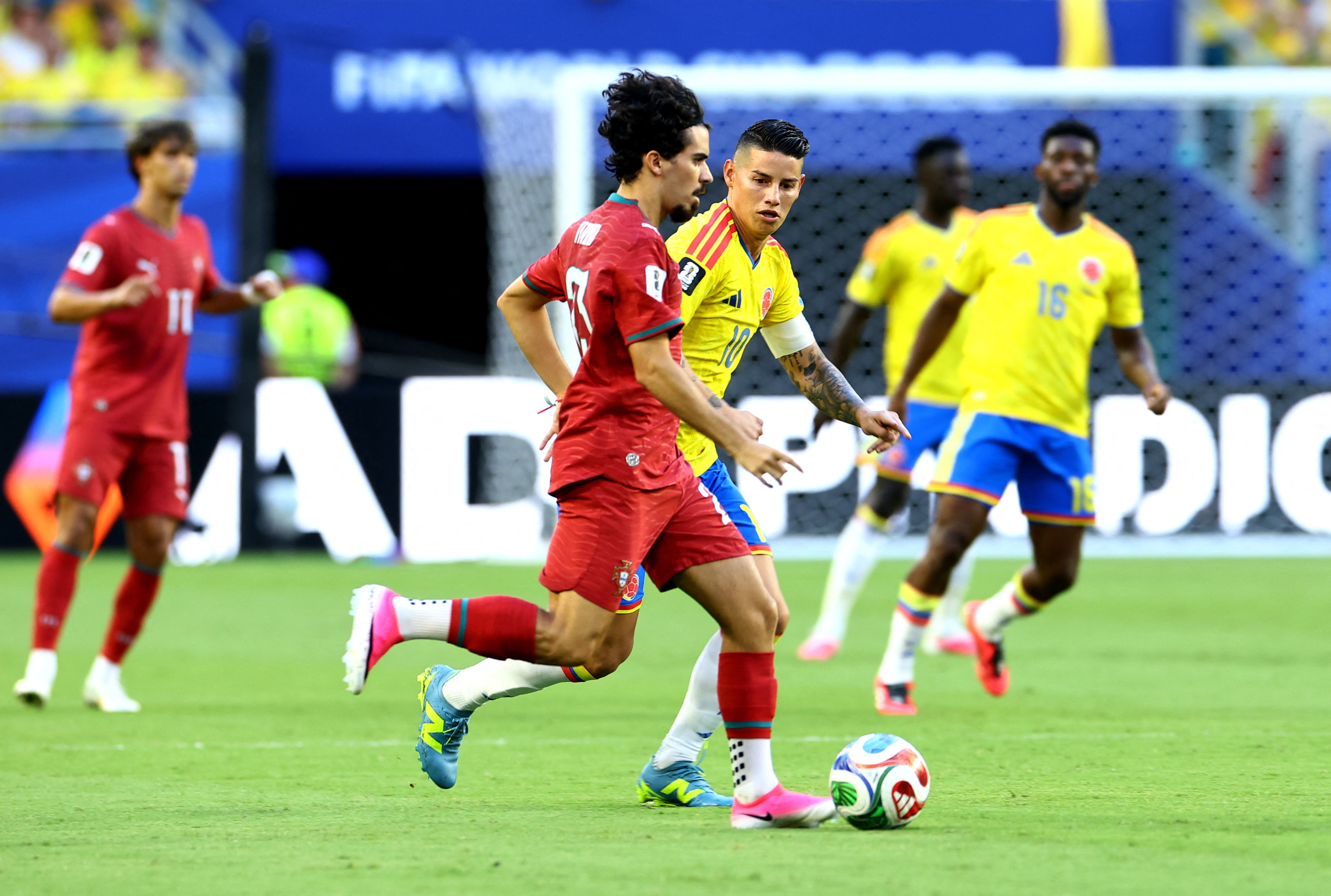 James Rodríguez ultrapassa Rincón e Valderrama e bate recorde de jogos pela Colômbia em Copas