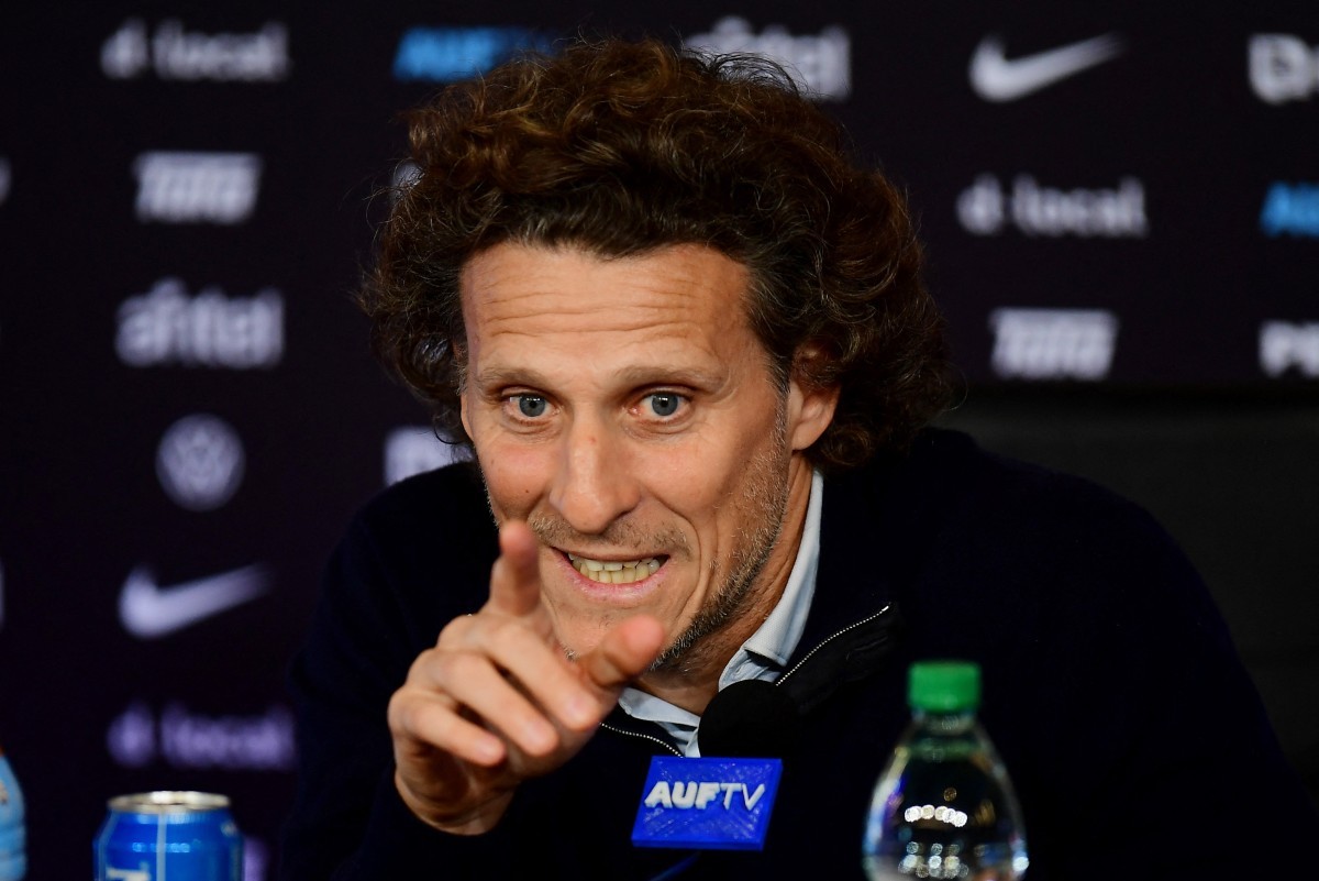 Diego Forlán abre as portas para retorno de Luis Suárez à seleção uruguaia: "Por que não?"