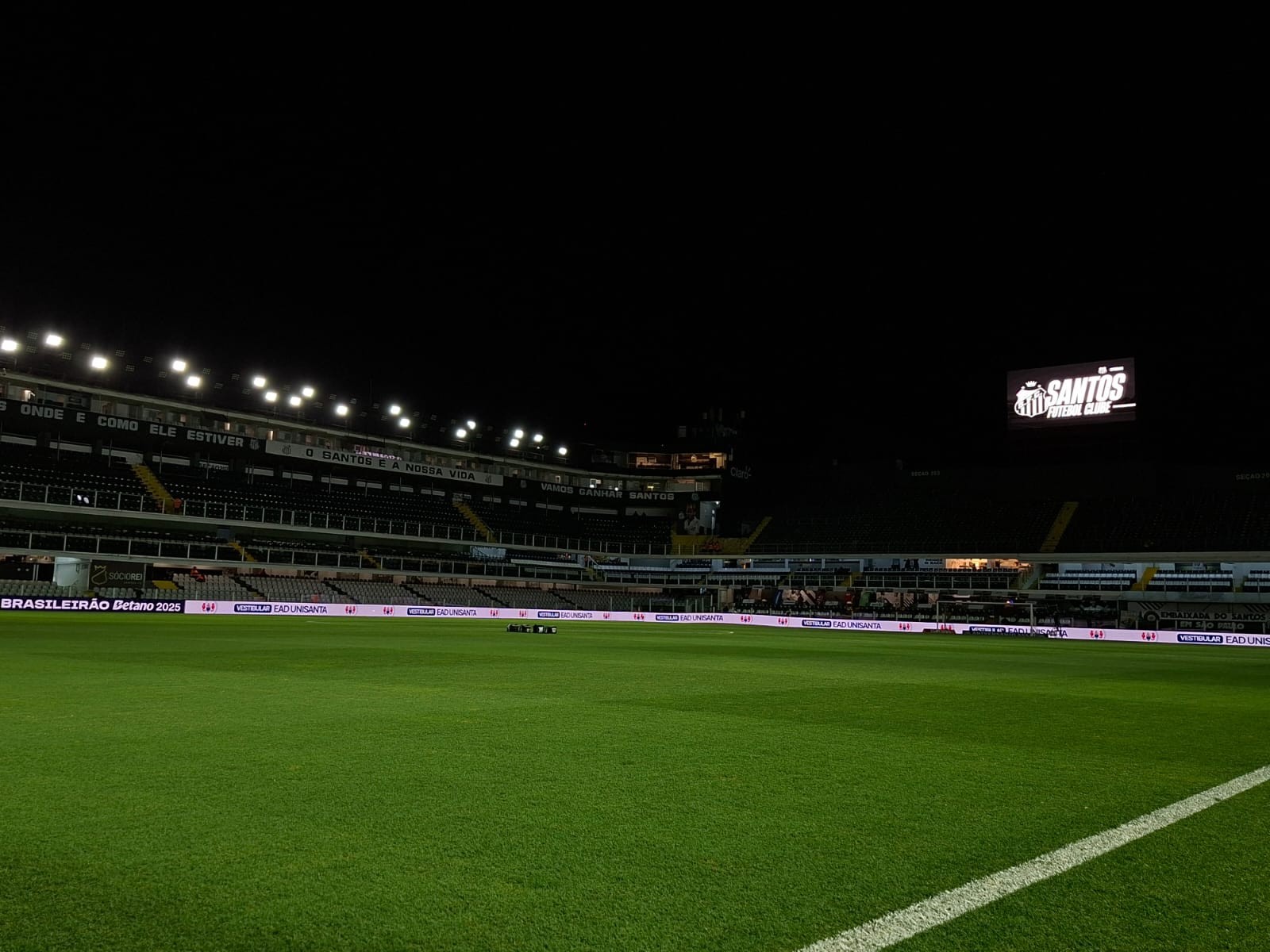 Hoje na Vila Belmiro, Flamengo e São Paulo já se enfrentaram em outros palcos aleatórios pelo Brasil 