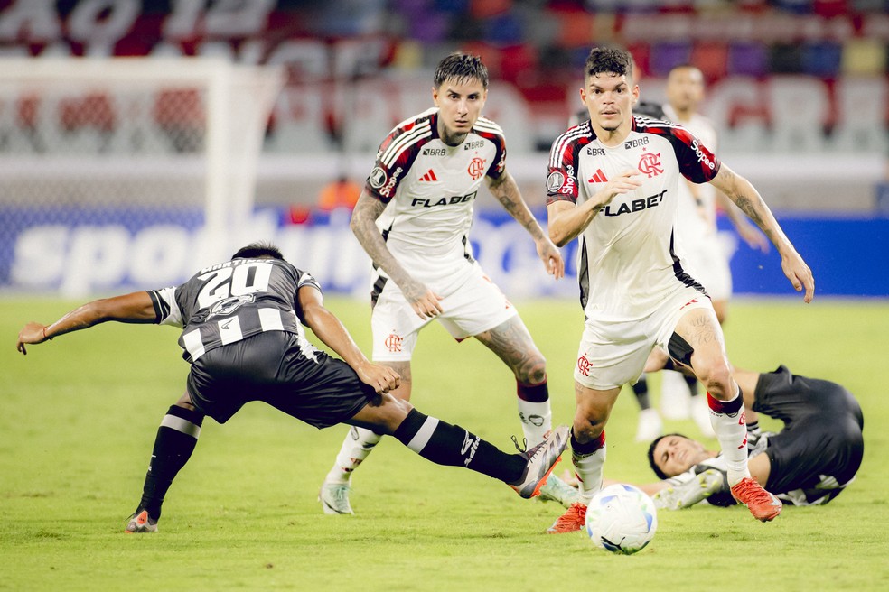 Flamengo no conseguiu vencer o Central Crdoba em dois jogos  Foto: Adriano Fontes/Flamengo