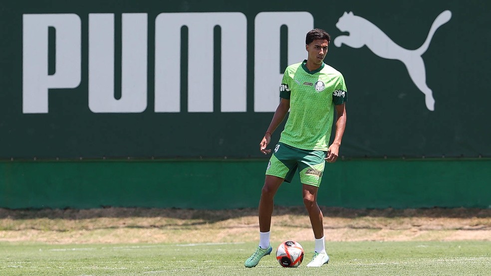Vitor Reis durante treino do Palmeiras na Academia de Futebol — Foto: Cesar Greco