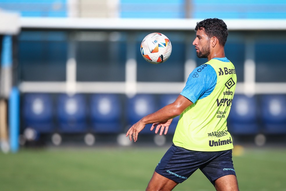 Pepê em treino do Grêmio — Foto: Lucas Uebel/Grêmio