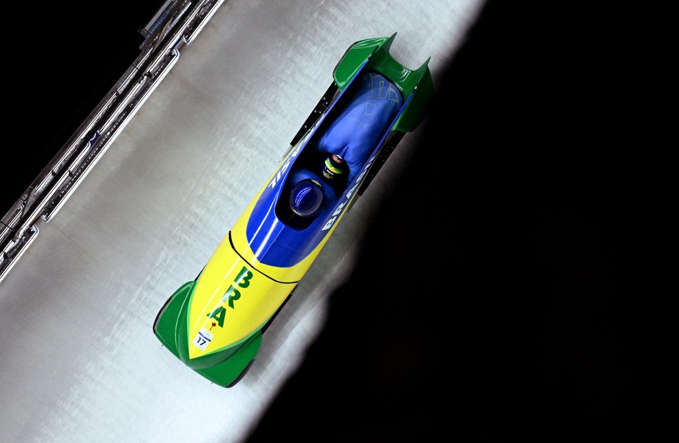 Edson Bindilatti e Luis Bacca Gonçalves no bobsled de dois homens em Milão-Cortina — Foto: Reuters