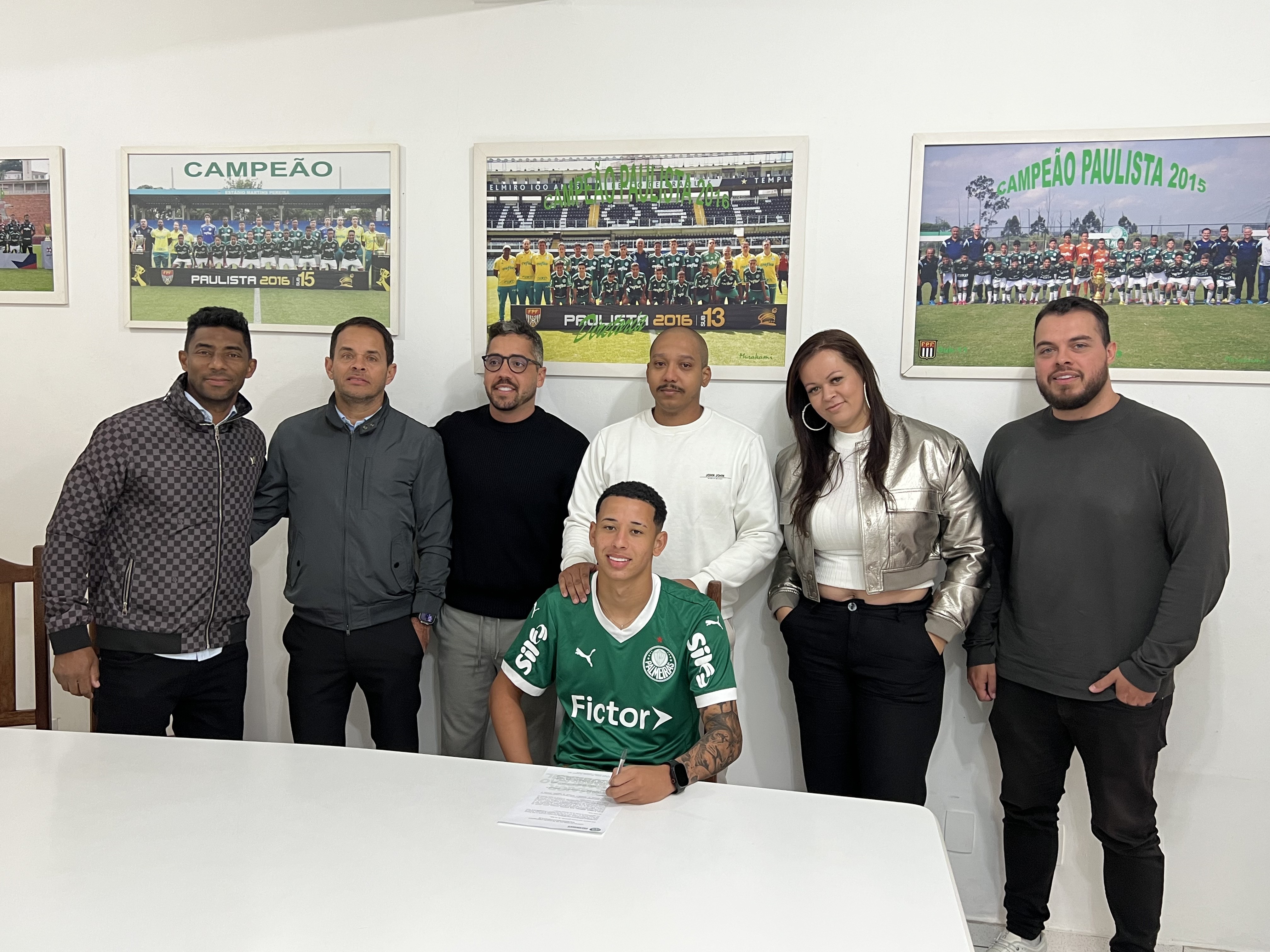 Caçula do Palmeiras na Copinha assina primeiro contrato e supera multas de Endrick e Estêvão