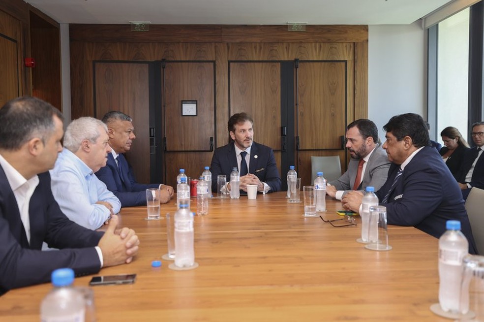 Reunião da Conmebol com dirigentes de Flu, Boca, CBF e AFA — Foto: Conmebol / Divulgação