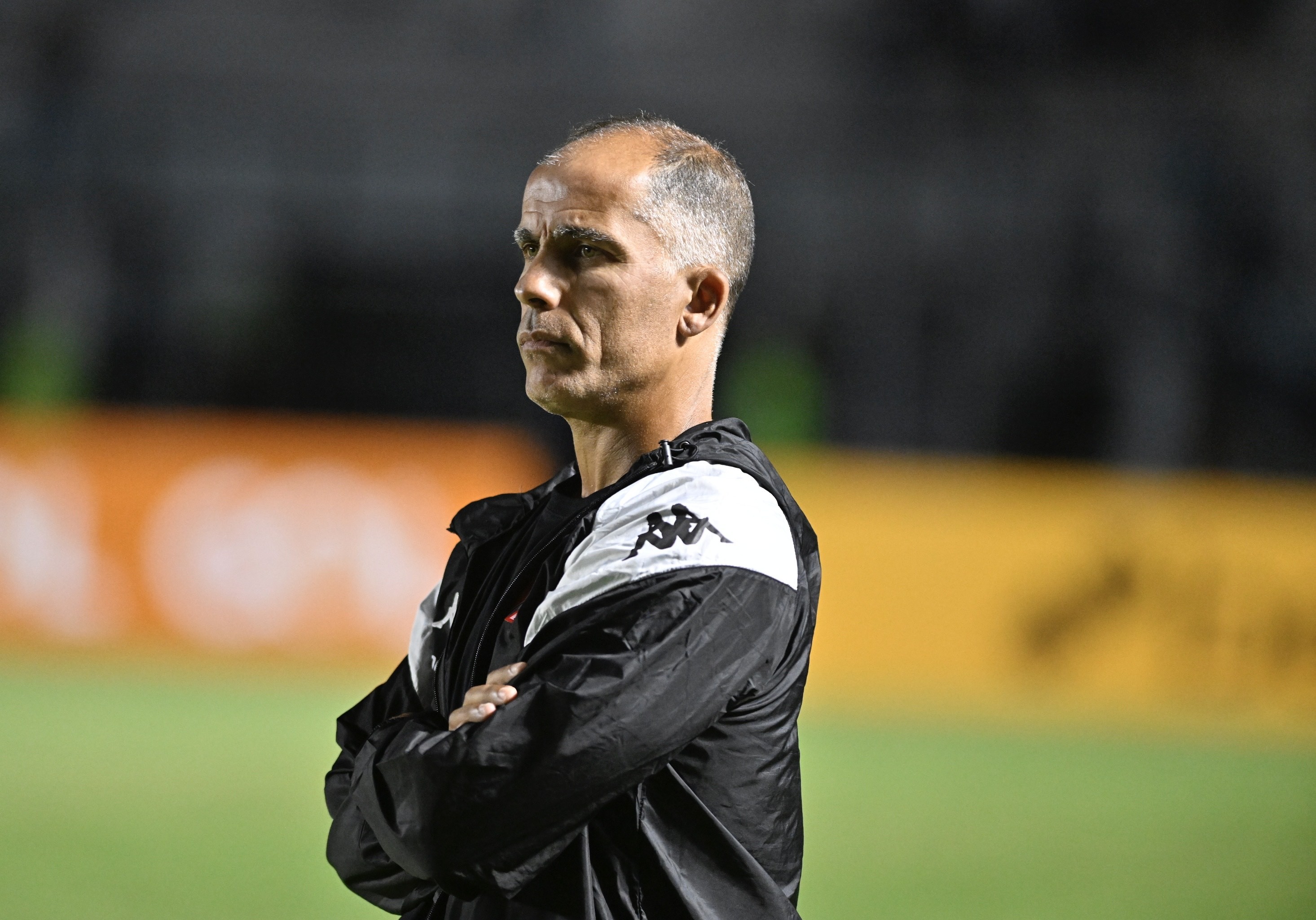 Após passagem como interino, Felipe chega à Argentina pressionado e ainda sob análise no Vasco
