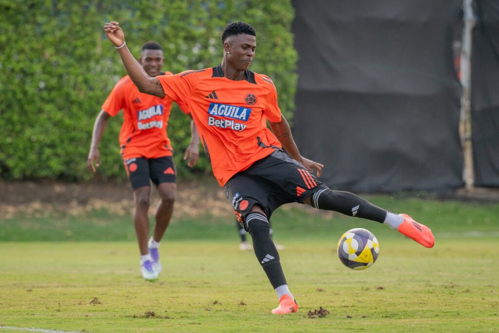 Néiser Villarreal em treino com a seleção colombiana — Foto: Divulgação/Federação Colombiana
