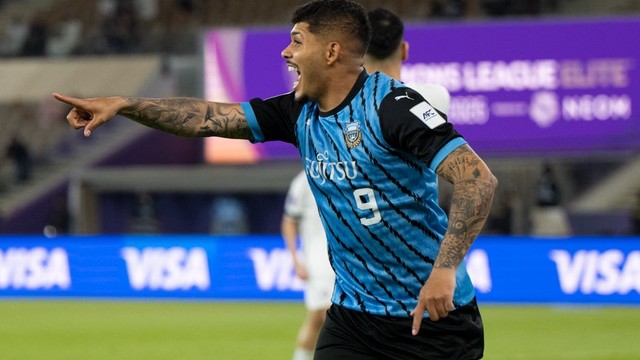 Erison, ex-Botafogo, corre para comemorar gol pelo Kawasaki Frontale