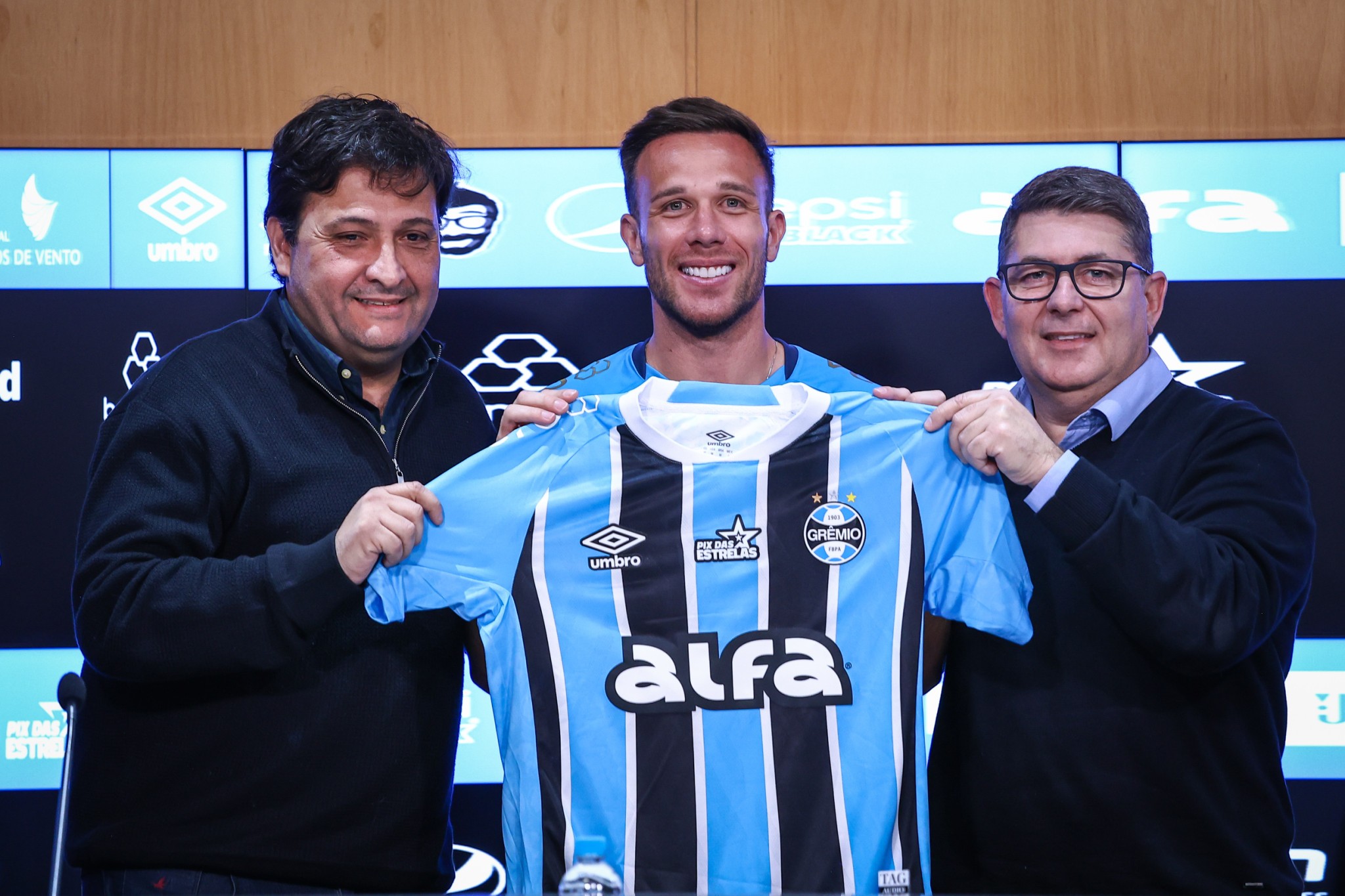 Qual foi o perfil das contratações do Grêmio em 2025? Veja dados