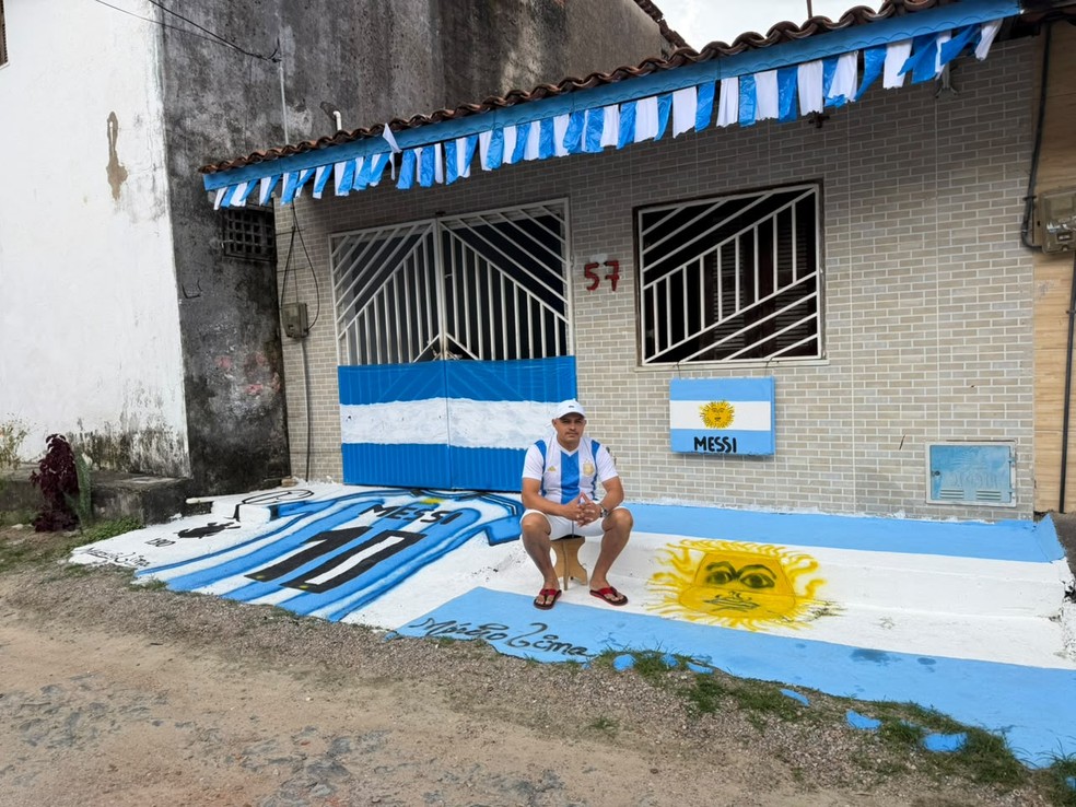 Casa decorada por torcedor da Argentina em Maranguape