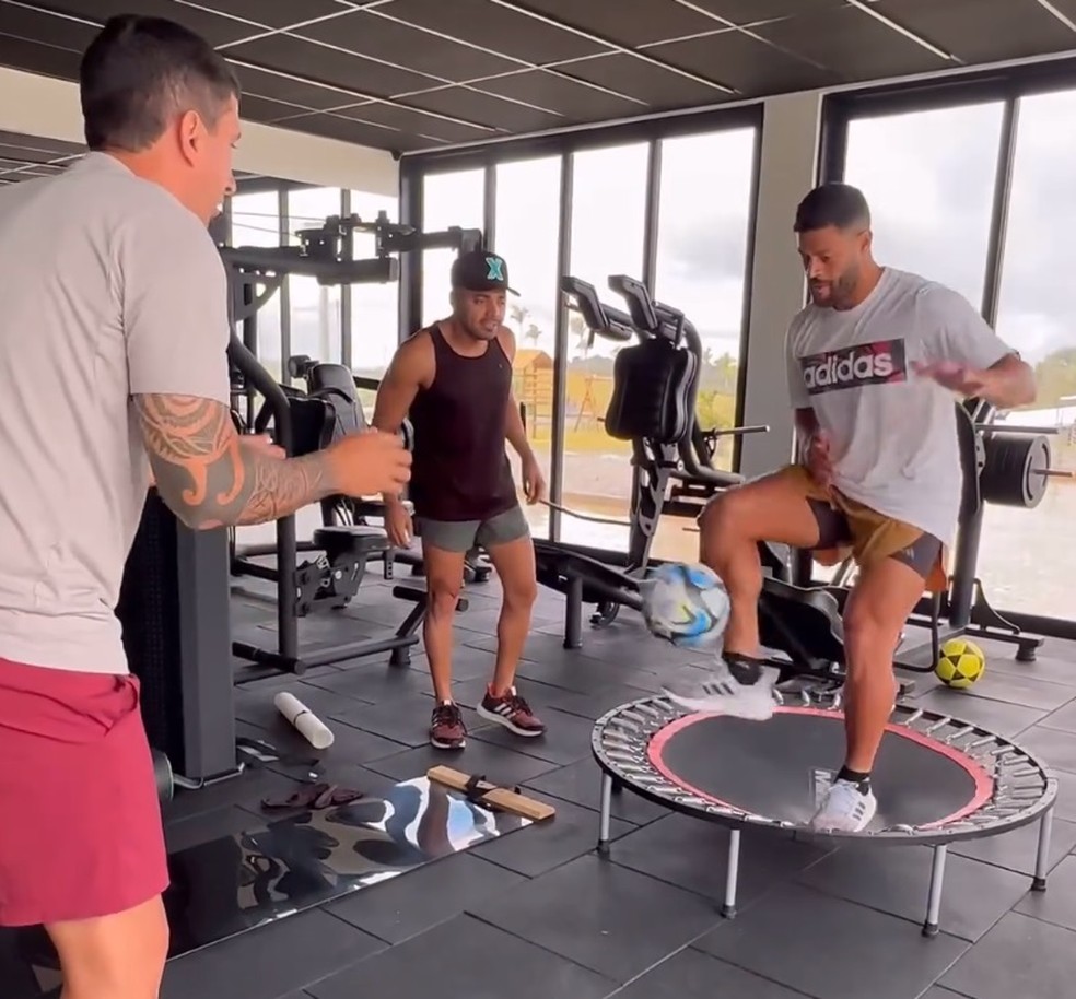 Hulk, do Atlético-MG, treina nas férias, na Paraíba — Foto: Redes sociais
