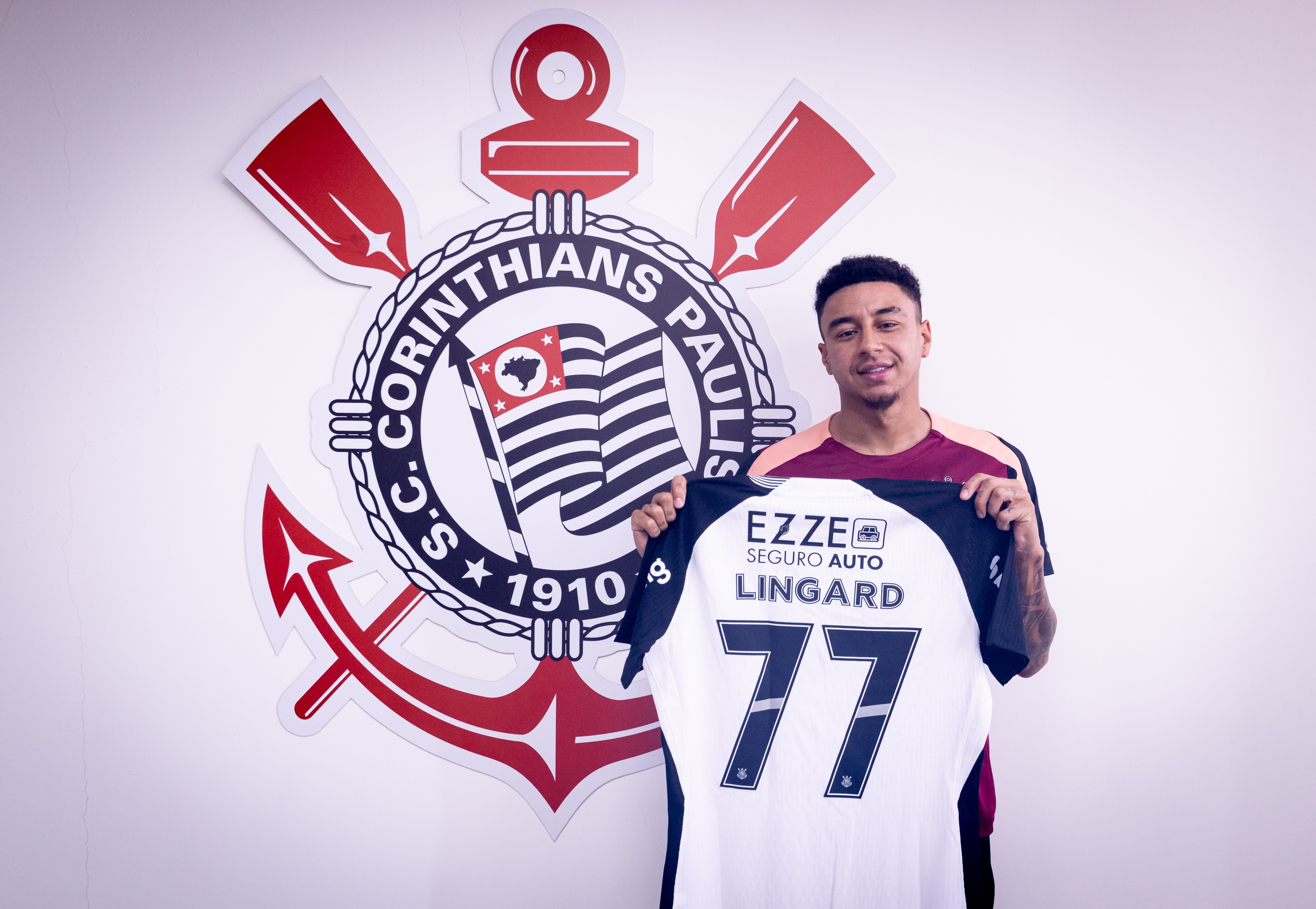 Corinthians supera concorrência americana e garante contratação de Lingard com apoio de atacante do Grêmio