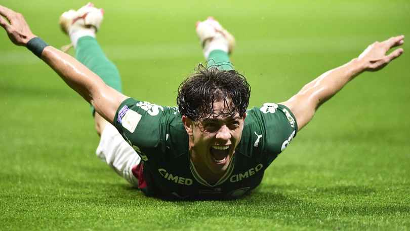 Cartola 2026: Giay, do Palmeiras, atropela contra o Corinthians e é o Craque da Rodada 30