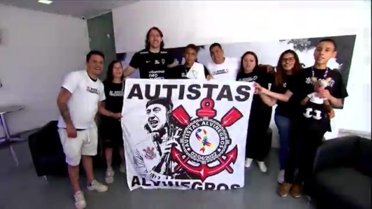Cássio se emociona em encontro com torcedores autistas do Corinthians: 