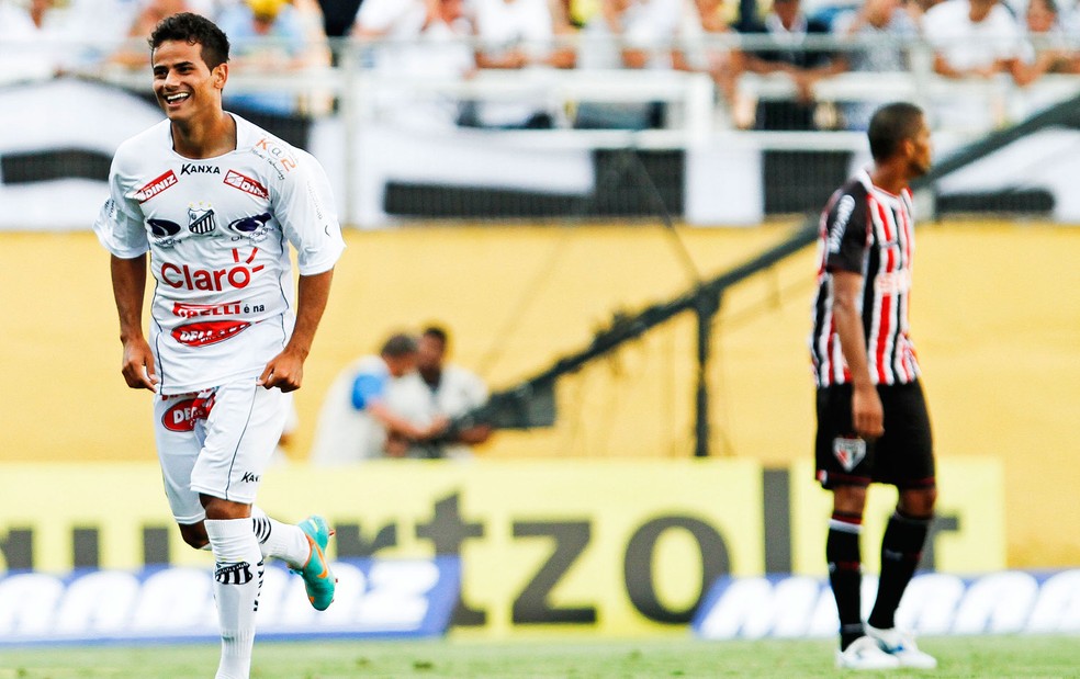 Cesinha comemora gol em jogo Bragantino x São Paulo — Foto: Léo Pinheiro / Ag. Estado