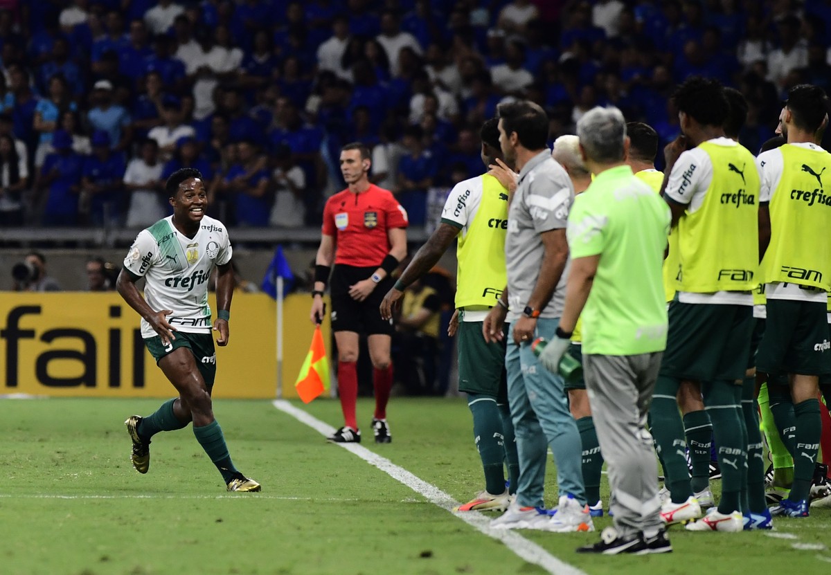 Endrick comanda maior virada do Brasileiro e leva Palmeiras ao título
