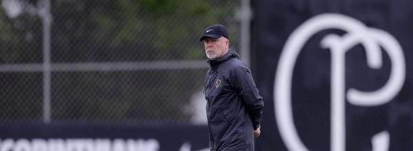 Padrão e posicionamento: o que Mano Menezes já conseguiu treinar no Corinthians em Data Fifa