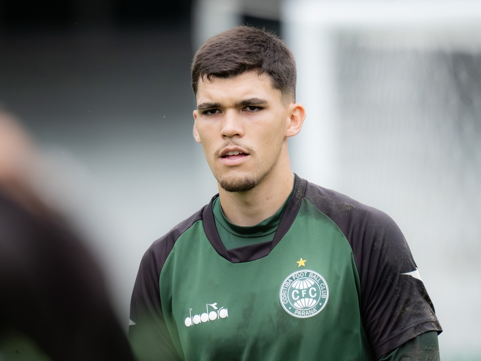 Pedro Morisco revela treinos em dobro com foco nas "oito finais" pelo Coritiba no Brasileirão