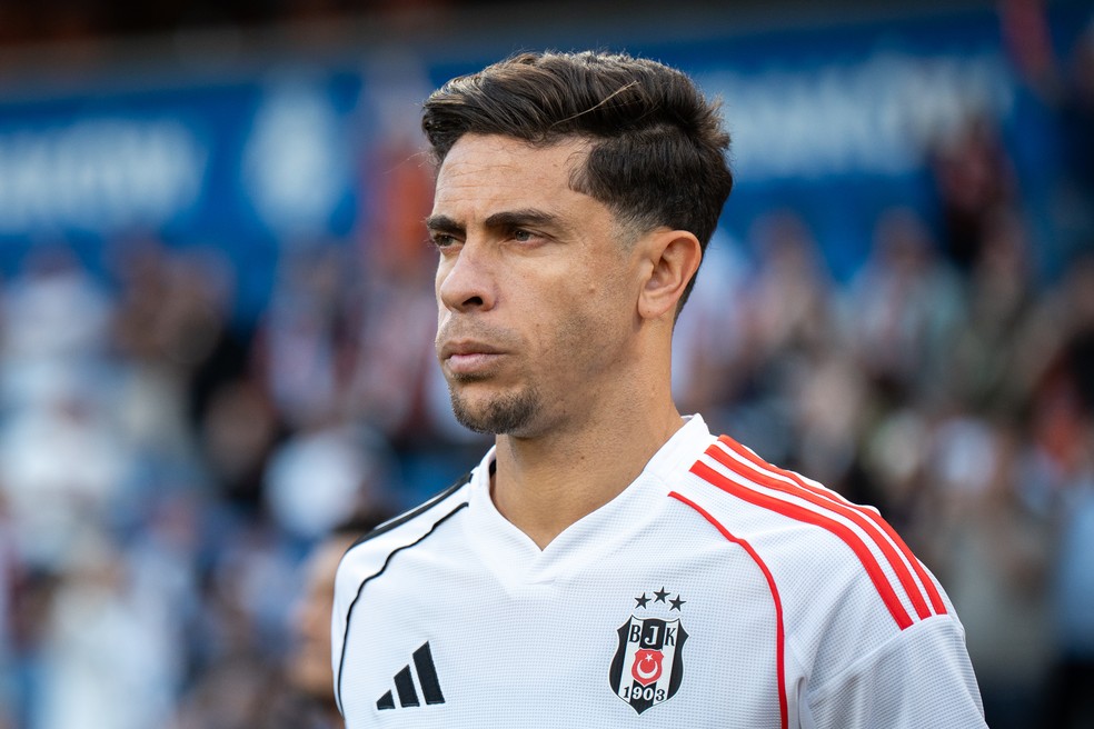 Reforço de peso! Corinthians fecha com Gabriel Paulista para 2026