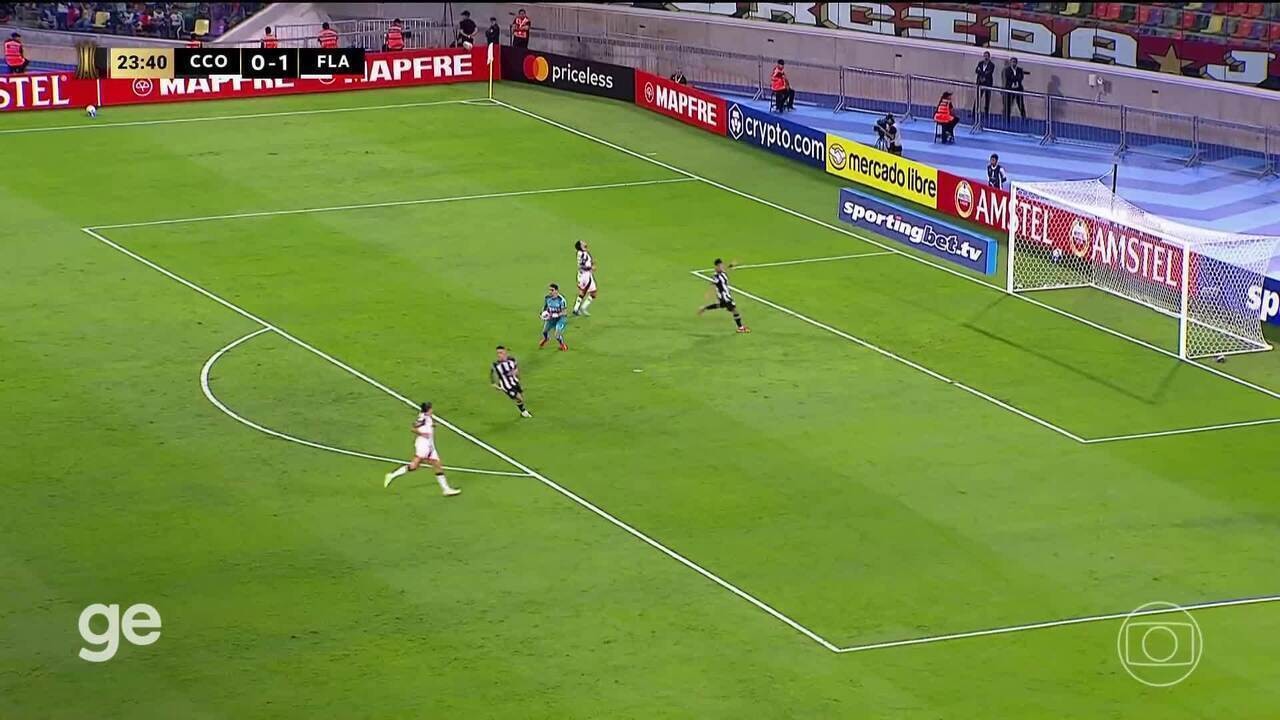 Arrascaeta, do Flamengo, rebate críticas por preparo físico em gol perdido: 