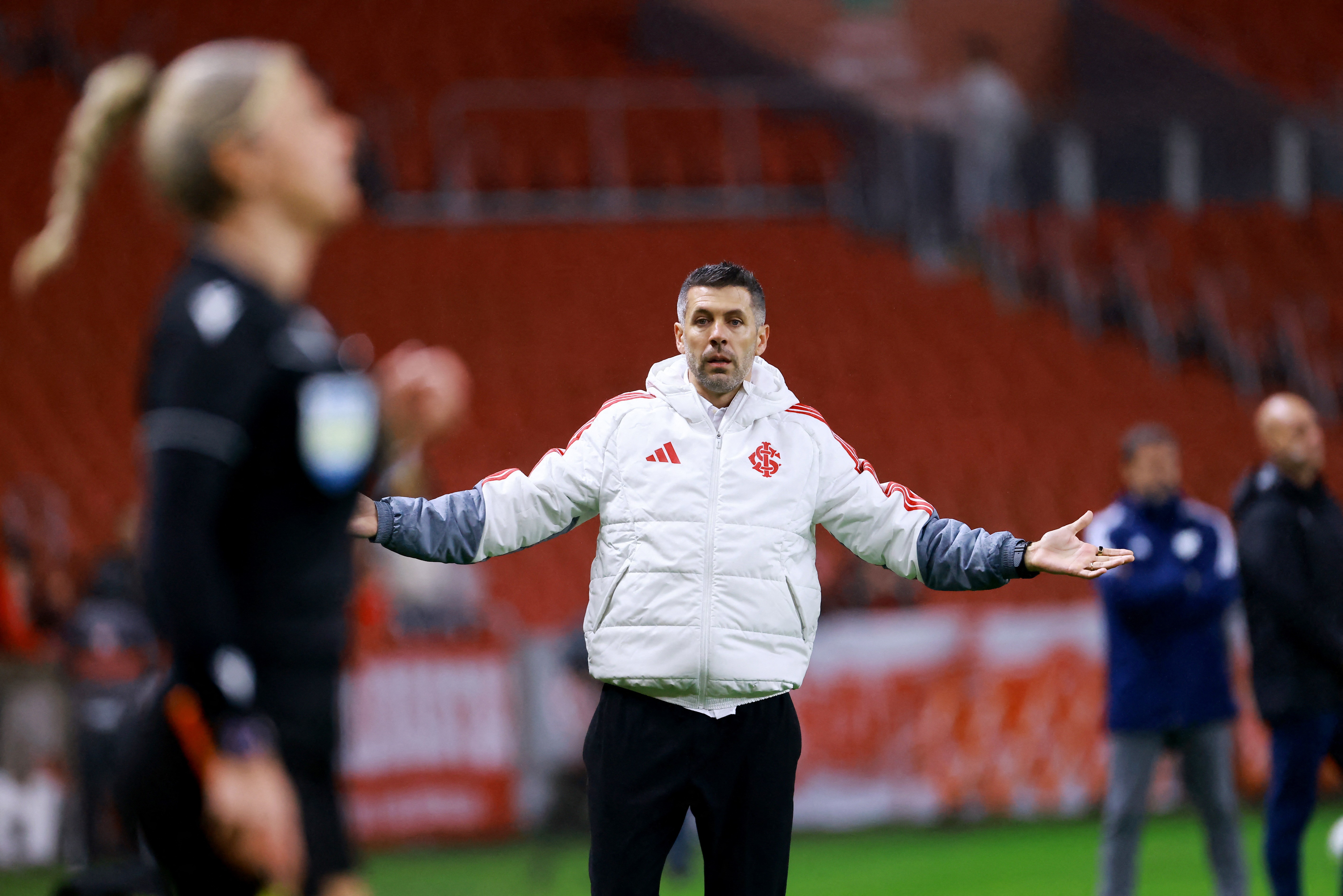 Pezzolano explica mudanças em derrota do Inter para o Cruzeiro e alerta: "Ano difícil"