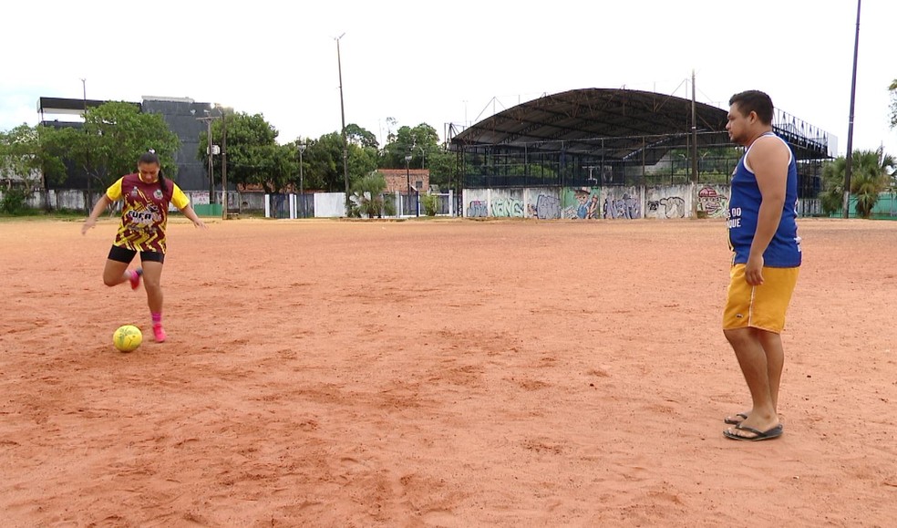 Mayane, destaque do time da Compensa, recebe o apoio do marido Douglas Saldanha. &mdash; Foto: Larry Wilcox/ Rede Amaz&ocirc;nica