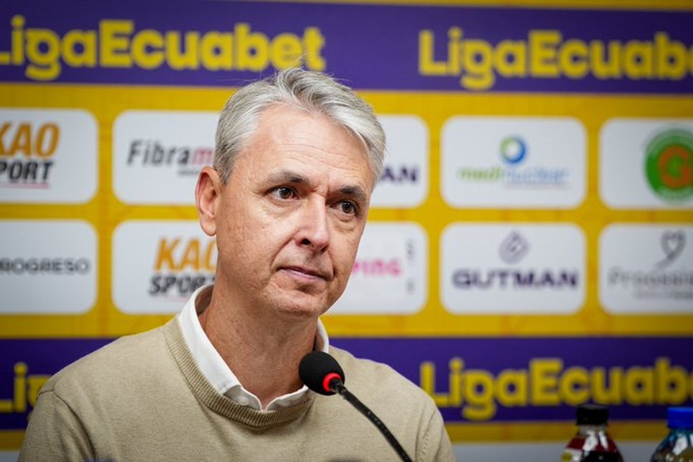 Tiago Nunes, técnico da LDU, em entrevista coletiva no Equador — Foto: Twitter/LDU
