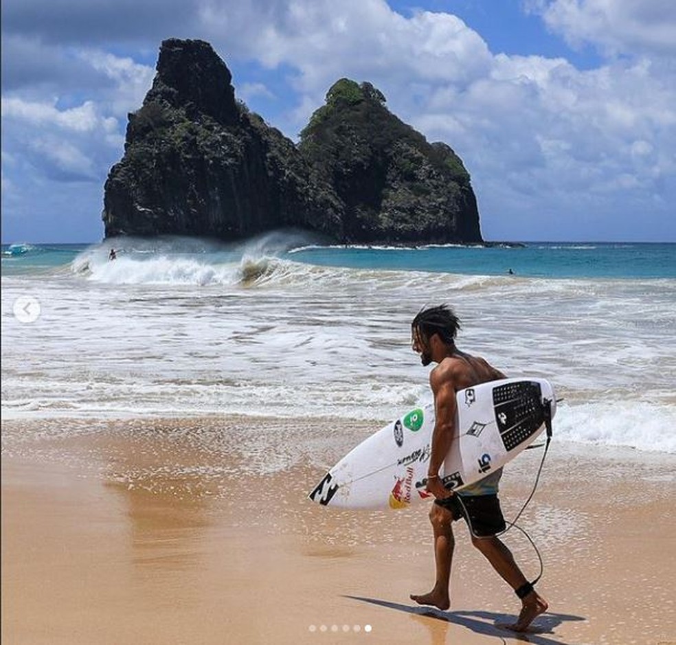 Com a família, Filipe Toledo já curte ondas de Pipeline no Havaí - Estadão