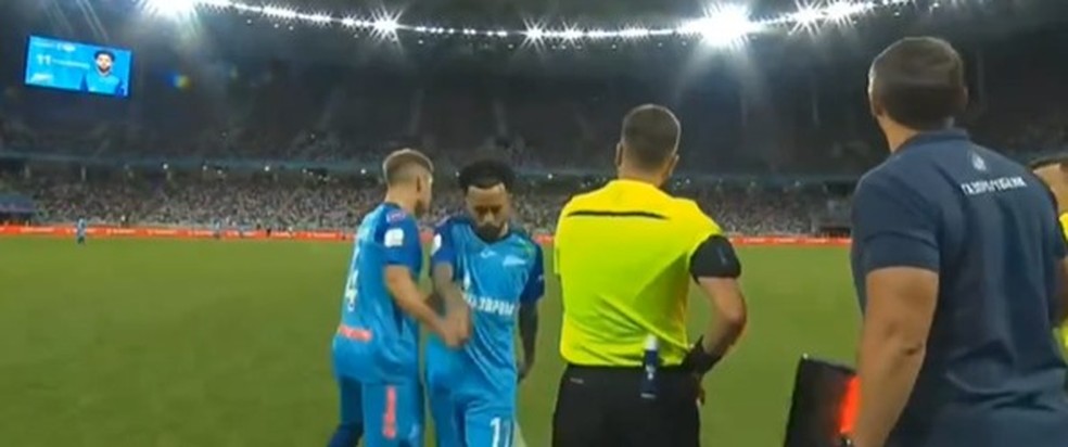 Claudinho é substituído em final do Zenit — Foto: Reprodução