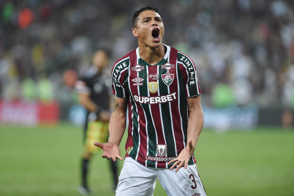 Thiago Silva comemora classificação do Fluminense — Foto: Alexandre Durão