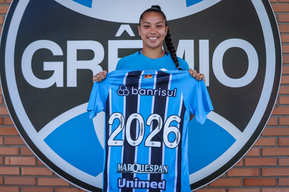 Atacante Giovaninha renovou com o time feminino do Grêmio até o fim de 2026 — Foto: Caroline Motta/Grêmio FBPA