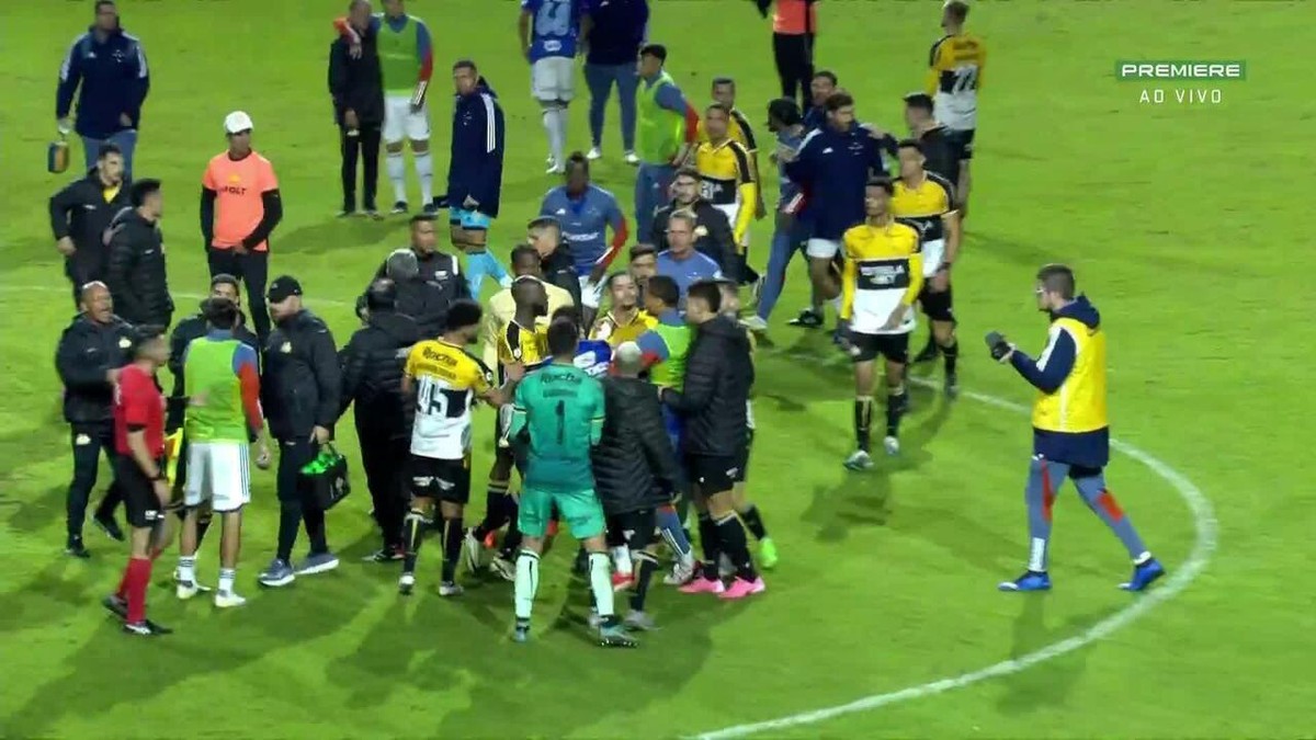 Tencati esclarece tumulto no jogo Criciúma x Cruzeiro: defesa ao quarto árbitro.