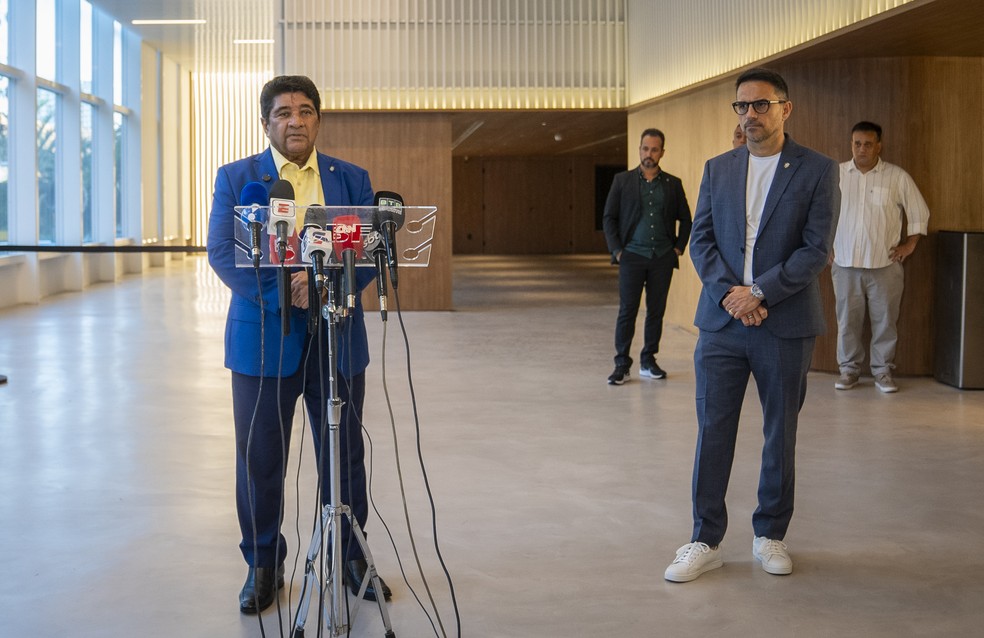 Ednaldo Rodrigues, presidente da CBF, anuncia a demissão do técnico Dorival Júnior — Foto: CBF