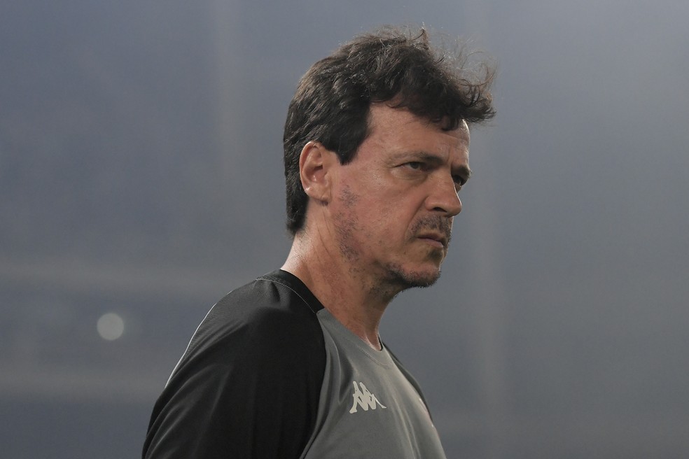 Diniz vê classificação "muito justa" do Vasco e diz que sempre treina pênaltis: "Não bateram por casualidade"
