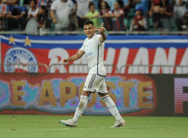 Perto de voltar no Cruzeiro, Bruno Rodrigues segue com propostas; clube saudita fecha com atacante brasileiro