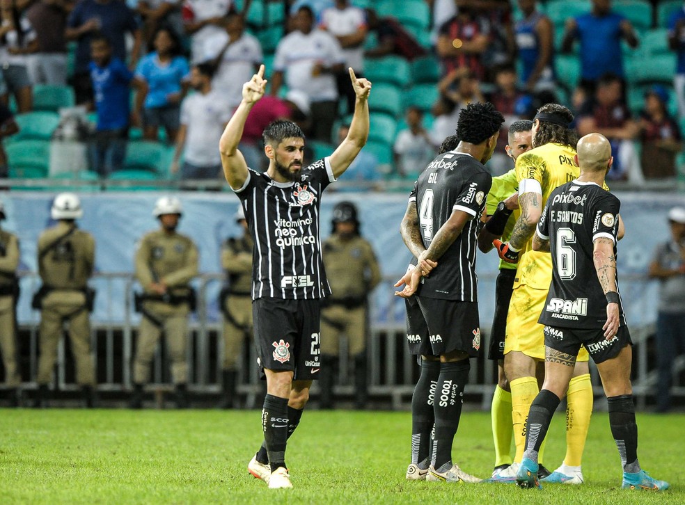 Bruno Méndez em Bahia x Corinthians — Foto: Jhony Pinho/AGIF