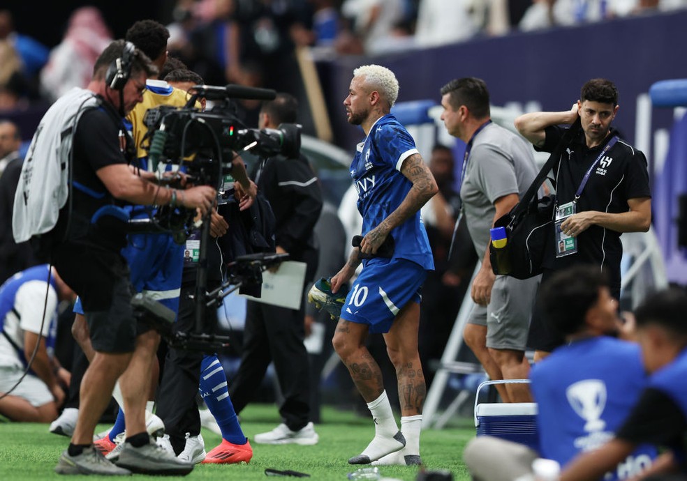 Neymar sofre lesão durante jogo do Al-Hilal pela Champions League da Ásia — Foto: Getty Images