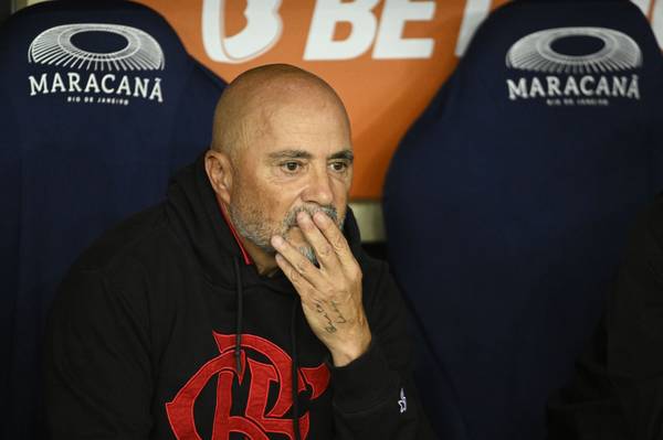Em momento de maior pressão no Flamengo, Sampaoli tem mais que três pontos em jogo no clássico