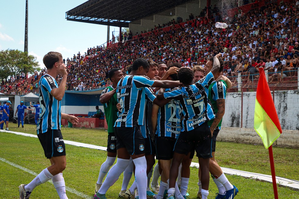 Jogadores do Grêmio comemoram gol na Copinha — Foto: ANGELO PIERETTI/GRÊMIO FBPA